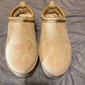 Chic Tan Women's Slip-On Slippers